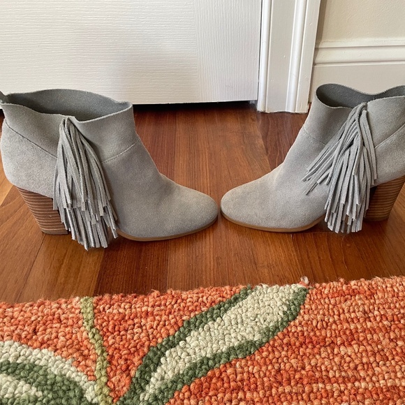 Crown Vintage Sz 8 Randi Gray Suede Leather Round Toe Fringe Ankle Heeled Bootie - Picture 1 of 4